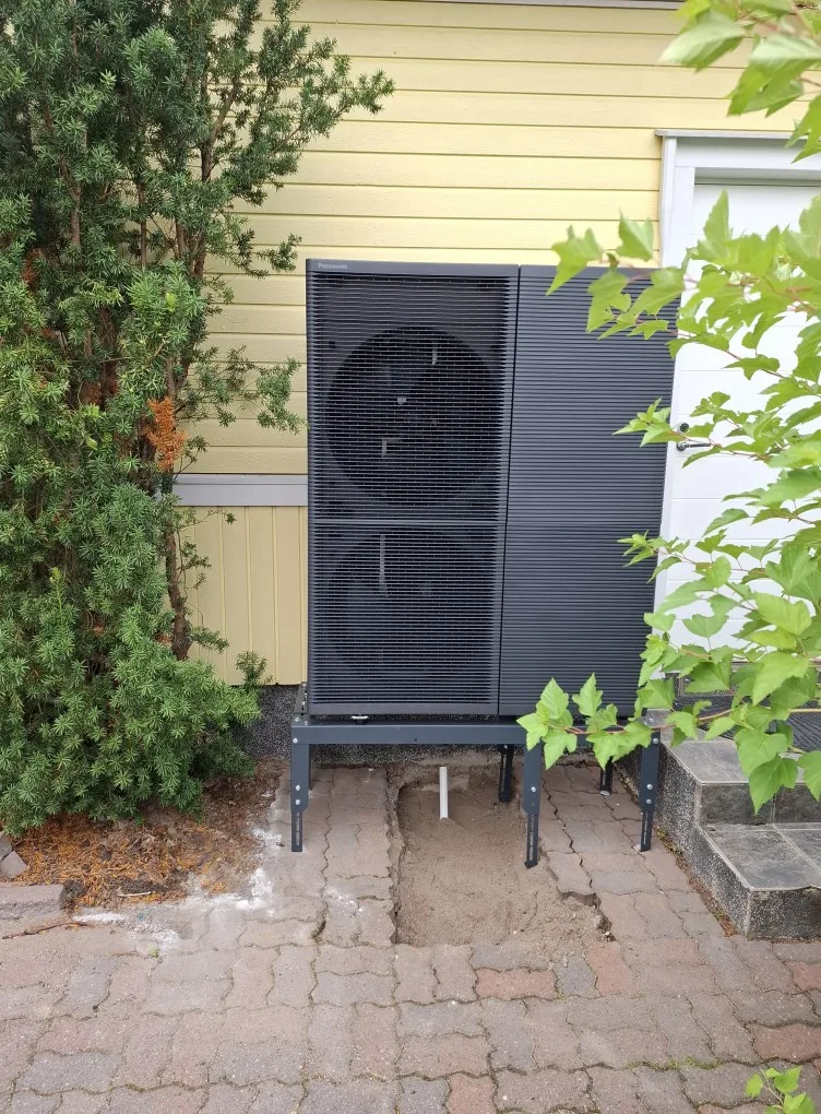 Vesi-ilmalämpöpumpun ulkoyksikkö