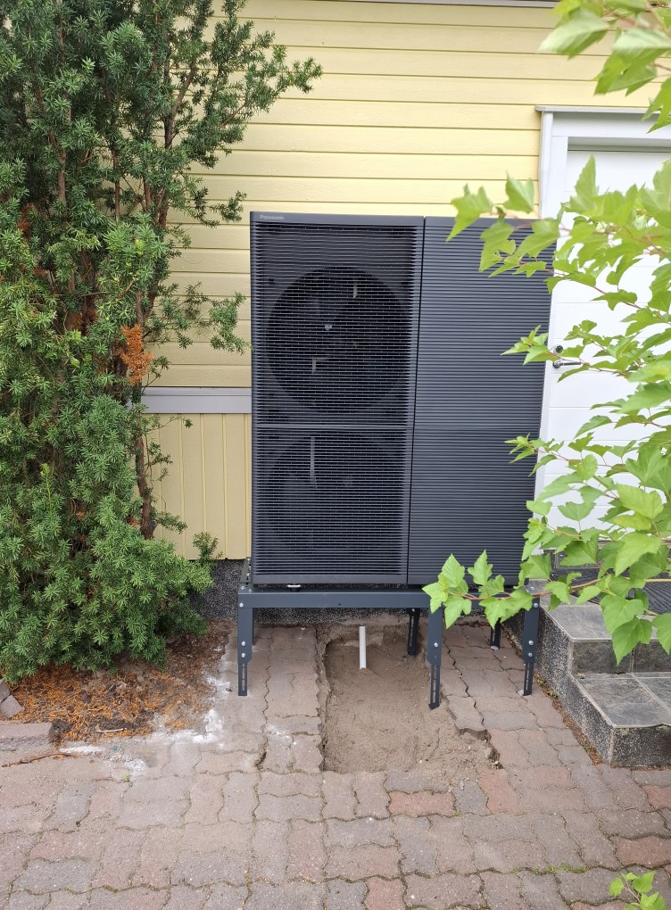 Vesi-ilmalämpöpumpun ulkoyksikkö
